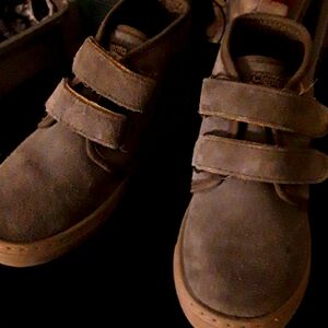 Cienta Brown Suede Velcro Sneakers